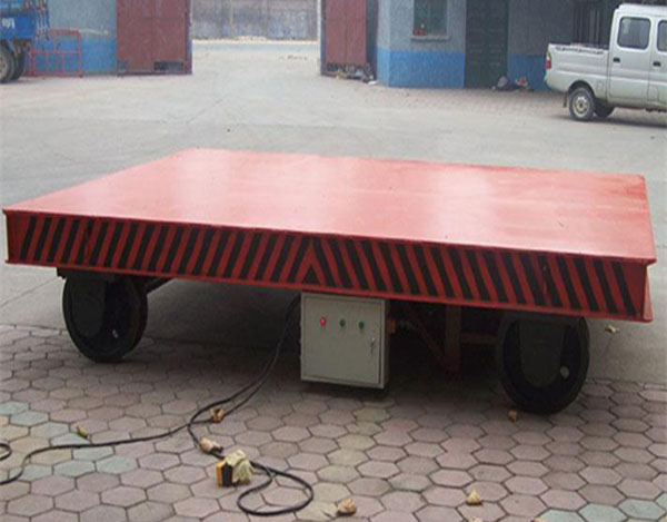 低（dī）壓導軌式電動平（píng）車
